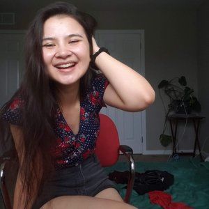 Meet your Posher, Adrienne